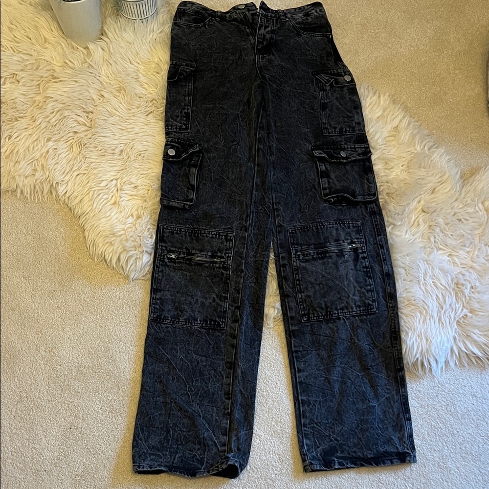 Juniors / women’s acid washed Black Cargo Pants (size 3 tall)